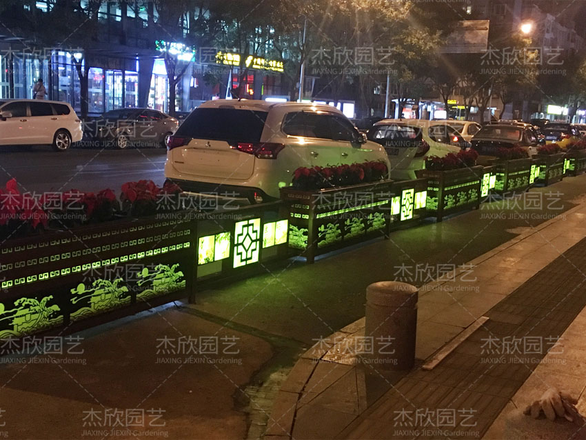 這款道路花箱，不僅美觀還能亮化