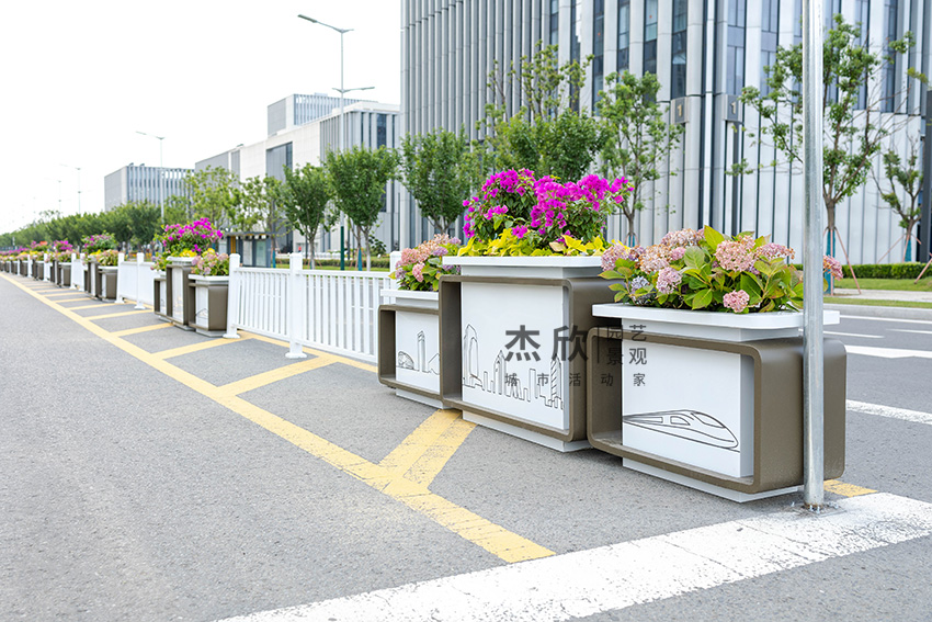 戶外花箱道路護(hù)欄怎么挑選？