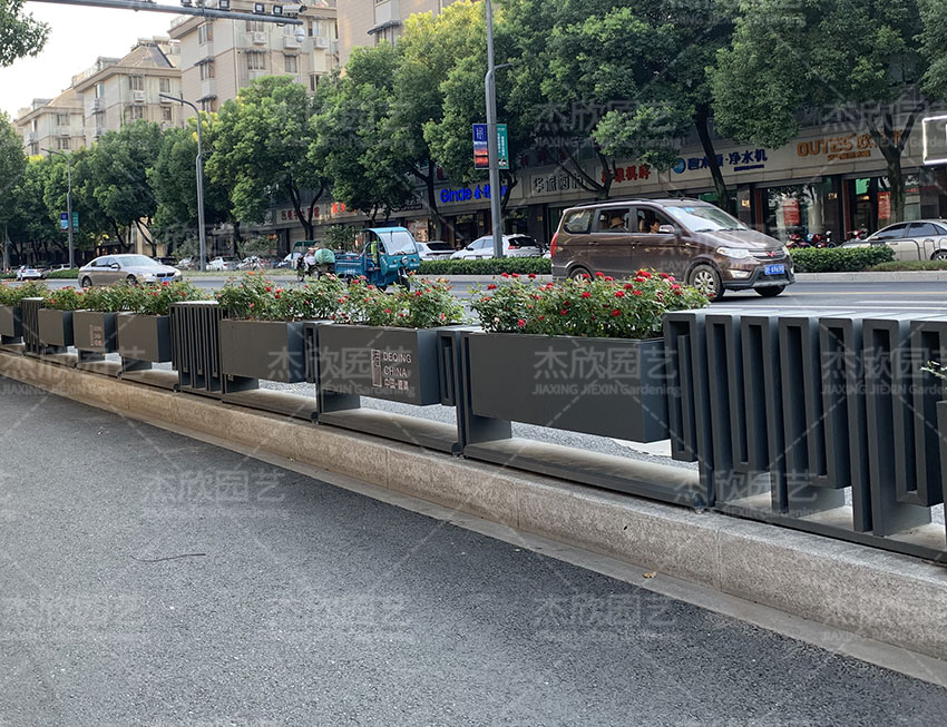 道路護(hù)欄花箱怎么選合適？